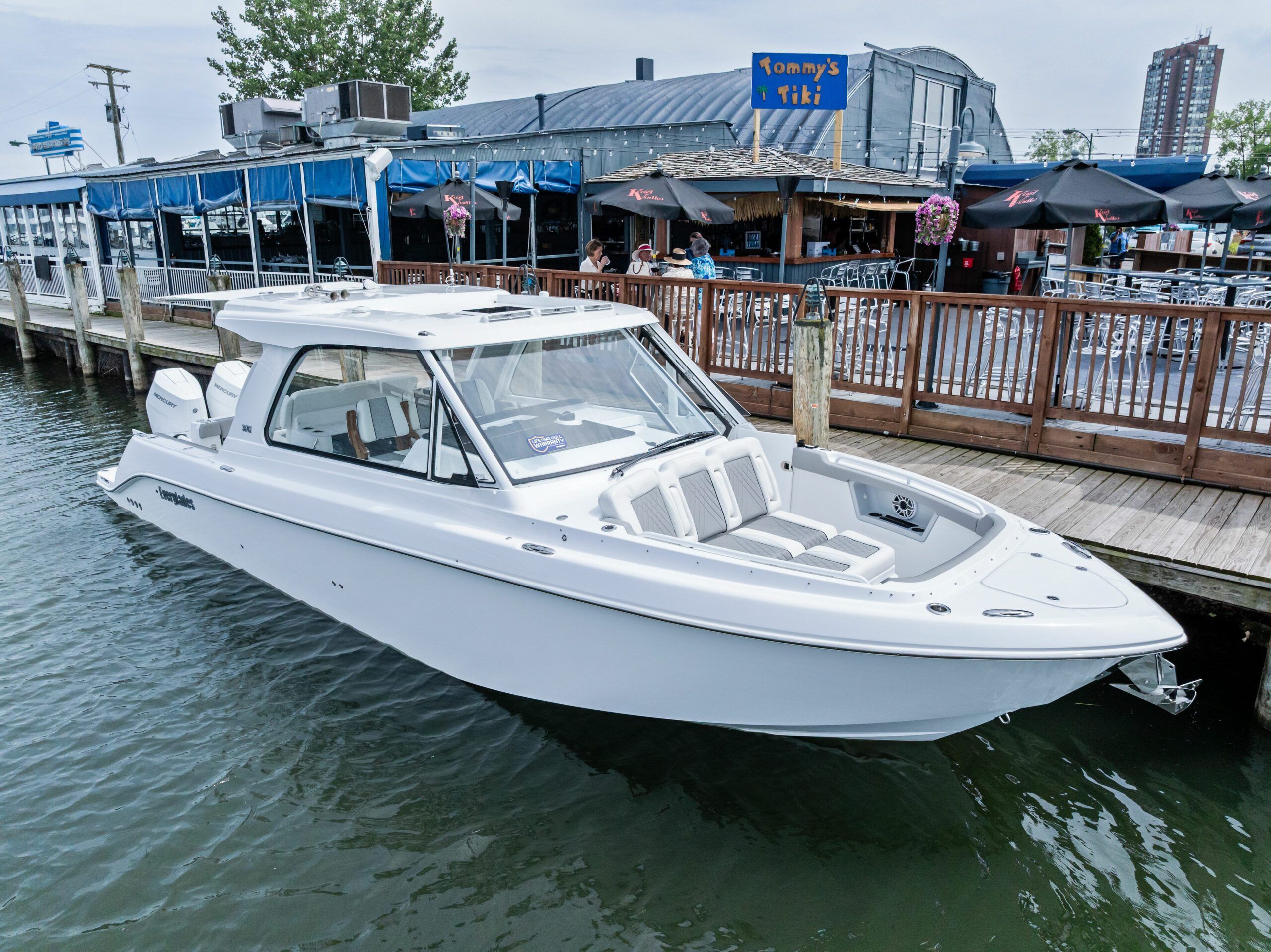 New 2026 Everglades 367 CX, 49720 Charlevoix - Boat Trader
